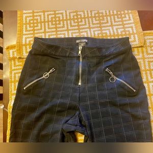 Hot topic plaid skinny pants zippers black medium